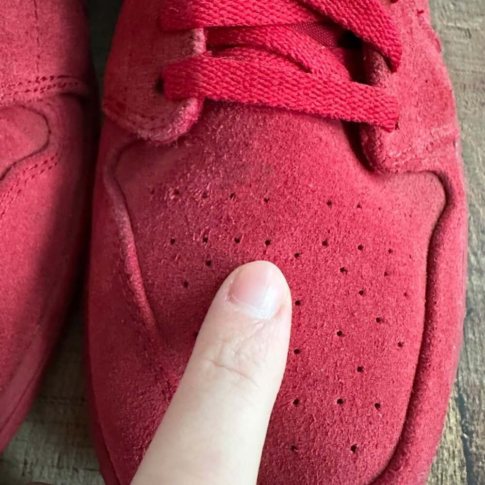 Nike Air Jordan 1 Retro High Red Suede -12 - Picture 3 of 13